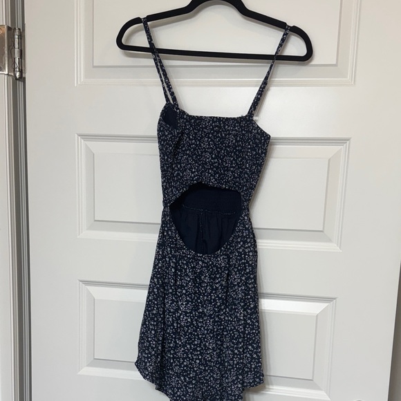 Hollister Navy and White Floral Romper - Picture 5 of 10